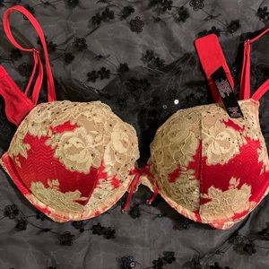 Victoria’s Secret lightly padded bra